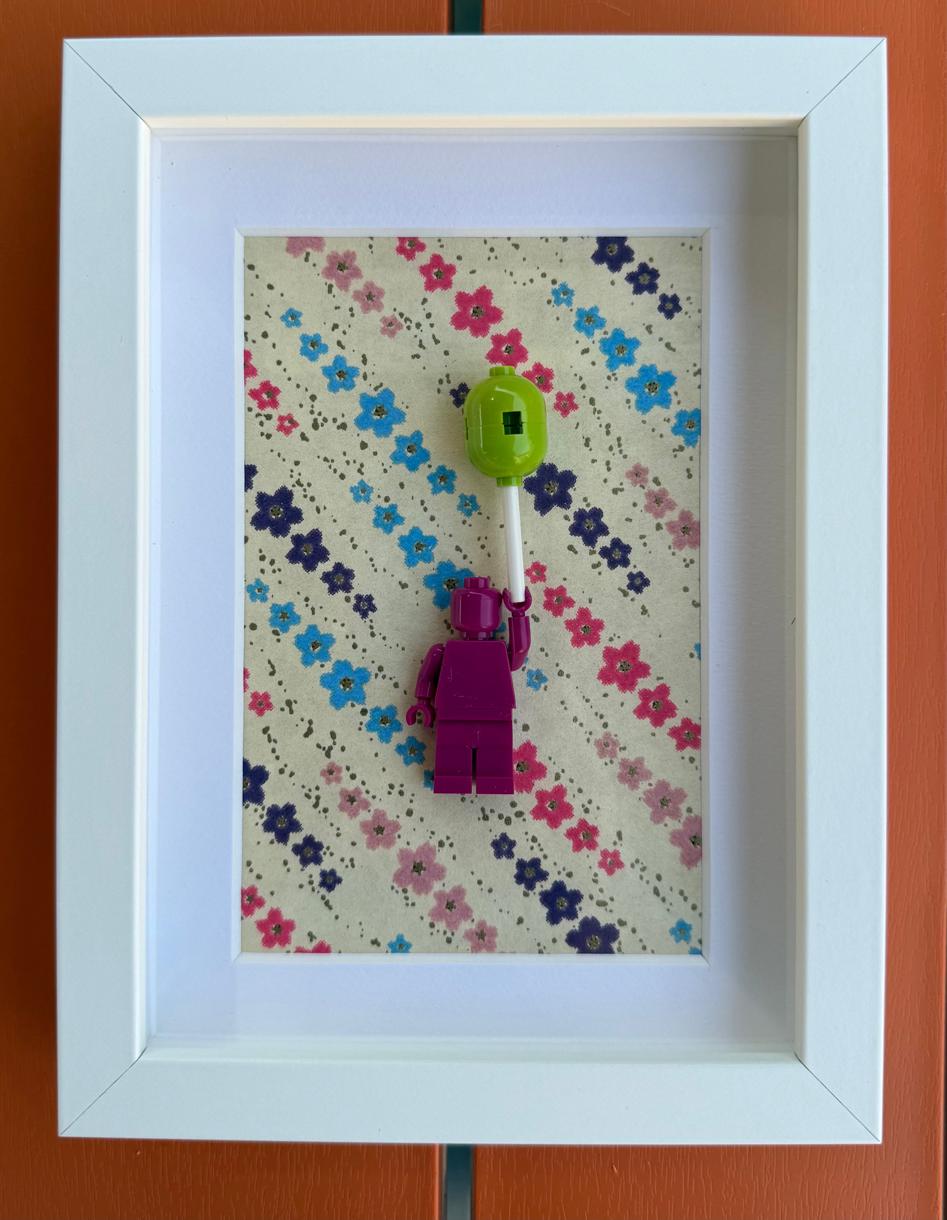 FRAMED DARK PINK BRICK FIGURE WITH BALLOON